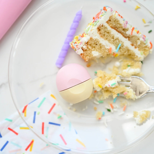 Bálsamo labial EOS Hidratante de Pastel de Cumpleaños 7g