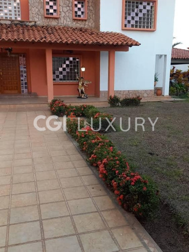 Cgi + Luxury El Tigre New Listing Casa En La Calle 17 Sur.