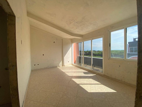 Imagen 8 de 15 de Century 21 Vende Excelente Townhouse