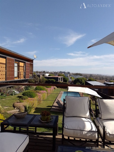 Casa En Venta De 3 Dorm. En Quintero