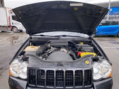 Jeep Grand Cherokee 3.7 LAREDO AT 4X4