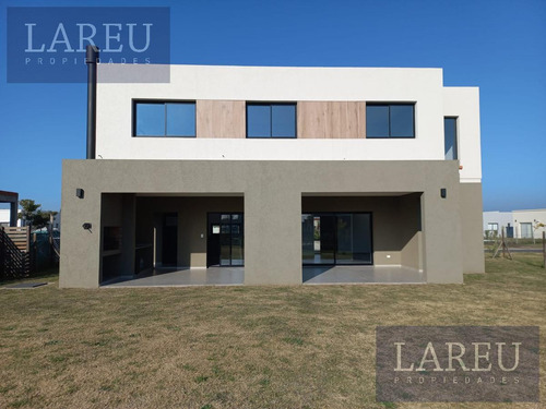 Imagen 2 de 5 de Casa En Venta - San Ramiro - Pilar Del Este