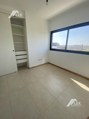 Impecable Casa Con Pileta En San Matias! Acepta Permuta Menor Valor... Mono O 2 Amb Caba