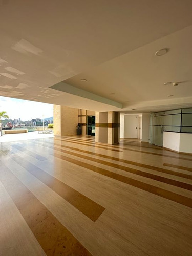 Apartamento En Alquiler 86 M2 - Urb. Lomas De Las Mercedes