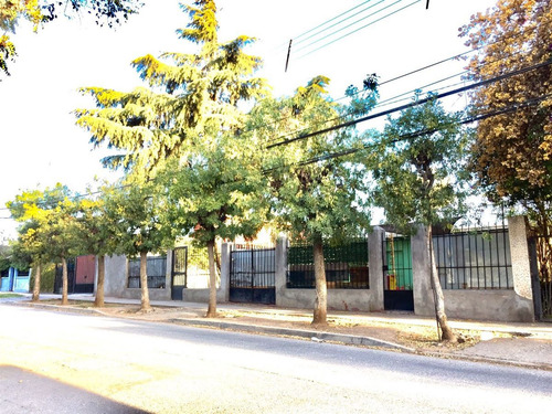 Casa En Venta De 3 Dorm. En La Cisterna