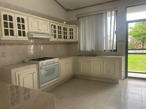 Casa En Venta En Villas De Irapuato, Irapuato, Gto.