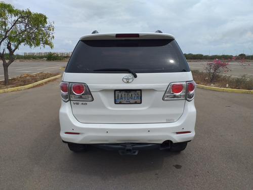 Toyota Fortuner 4x2 V6 4.0