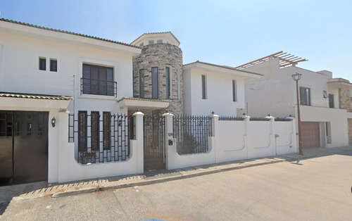 Excelente Oportunidad De Adquirir Esta Hermosa Casa A Un Precio Increible