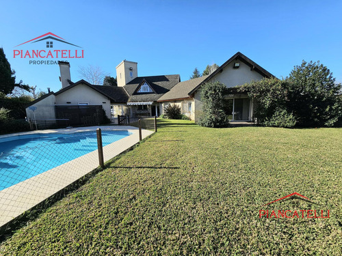 Venta De Casa En San Barrio San Patricio Con Hermoso Parque