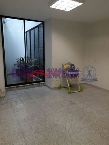 Local En Arriendo En Versalles (22430).