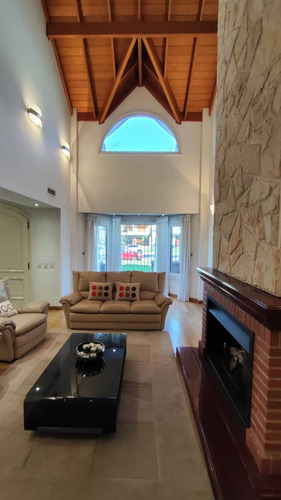 Hermosa Casa, Unica, Sobre Schmidl, Barrio Naon