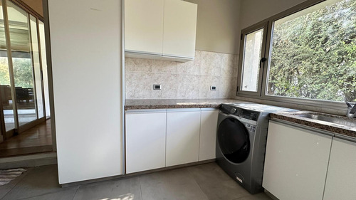 Venta/ Permuta Casa 4 Dormis Y Comodín En Funes Hills San Marino