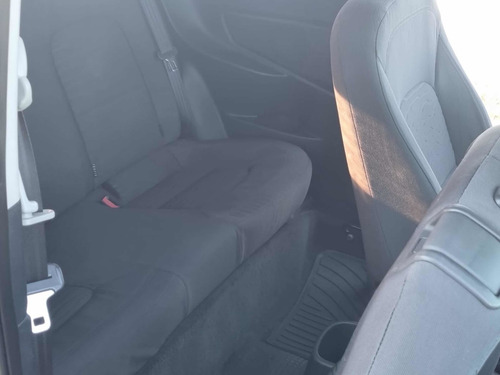 Imagen 2 de 11 de Kia Rio 2015 1.4 Ex 109cv 6mt