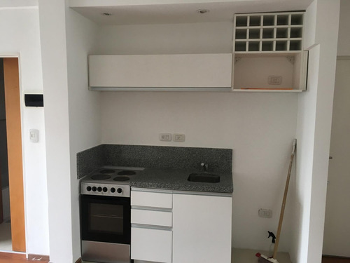 Imagen 12 de 30 de Hermoso Dpto 2 Ambientes Contrafrente Con Balcon Y Parrilla.