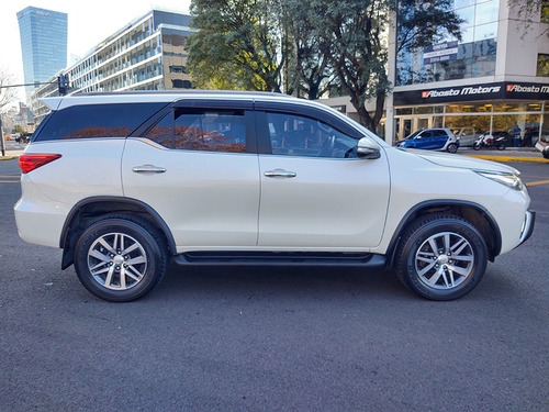 Imagen 7 de 25 de Toyota Hilux Sw4 2016 Srx 4x4 At 7 Asientos Abasto Motors
