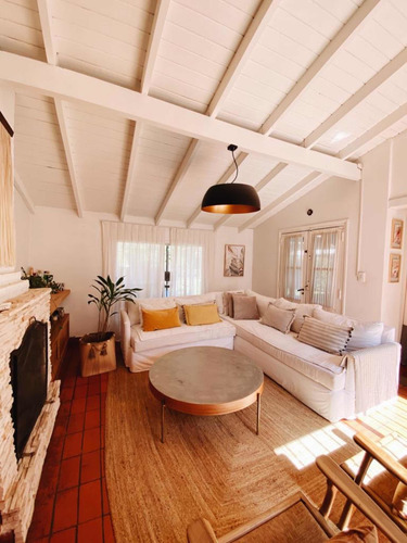 Imagen 4 de 18 de Venta Casa 4 Ambientes En La Horqueta, San Isidro, Con Jardín, Quincho Y Pileta