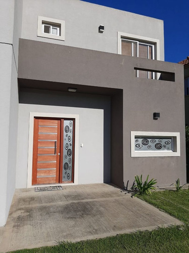 Imagen 2 de 29 de Casa En Venta En San Alfonso - Pilar Del Este