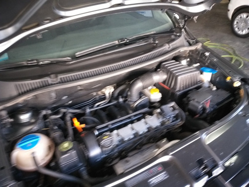 Volkswagen Suran 1.6 Highline 101cv 11c 2013