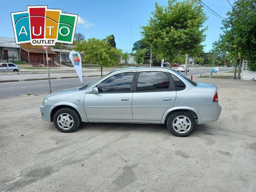 Chevrolet Corsa Super 2012 Gris Plata 4 Puertas