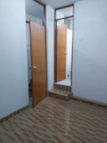 Alquilo Departamento Urb. Sta. Margarita 3ra. Et. (2do. Nivel) (ref. : A Una Cuadra De Maxi Bodega Av. Principal)