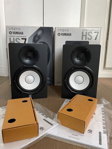 Pair-of-yamaha-hs7-powered-active-studio-monitor