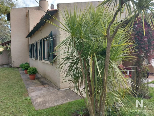 Vende Casa En Balneario Buenos Aires, Manantiales, De 2 Dormitorios En Suite.