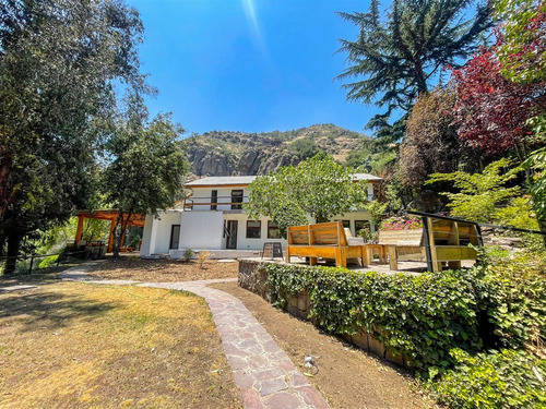 Casa En Venta De 4 Dorm. En Lo Barnechea
