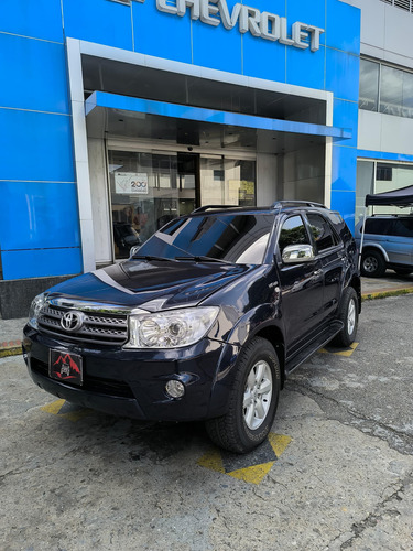 Toyota Fortuner 2010