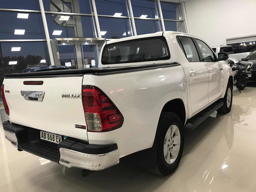 Imagen 5 de 15 de Toyota Hilux 2.4 Cd Sr 150cv 4x2 2017