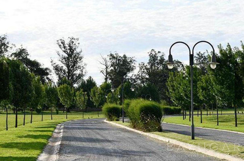 Venta Casa - Barrio Privado Everlinks Golf Club / Lujan