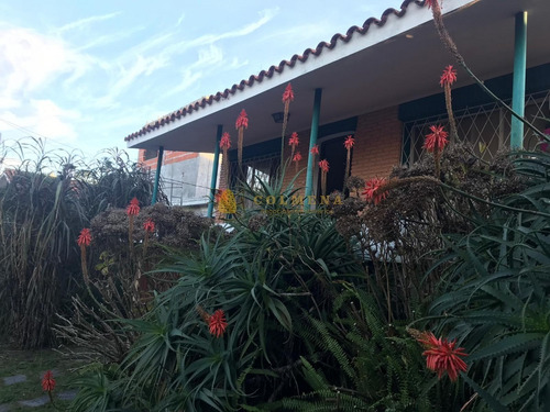 Muy Solida Casa A Reciclar Ideal Para Vivir Todo El Año!- Ref: 1971