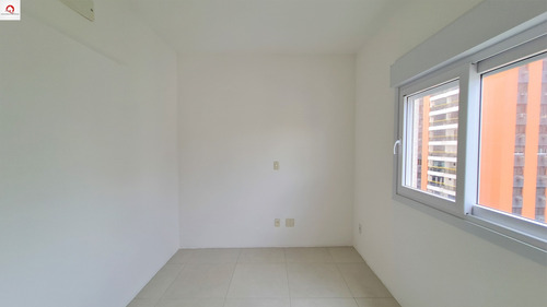 Imagem 15 de 30 de Praia Das Pitangueiras - Calçadão - Guarujá - 3 Dormitórios (1suíte) - Sala Para 3 Ambientes - Varanda Gourmet - 2 Banheiros - Vista Para O Mar - Ap05789 - 69289396