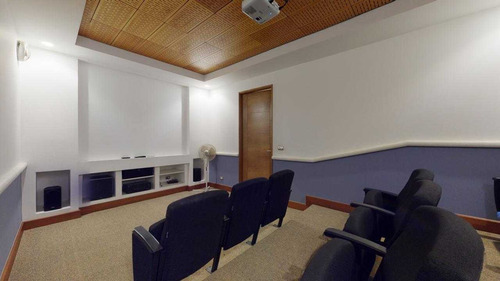 2 Estacionamientos // Sala De Estar (80426)