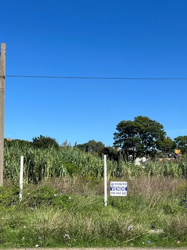 Venta. Gran Terreno Esquina. Cerro. Inmejorable Ubicación. Frente A La Bahía Y Al Liceo. 1800m2