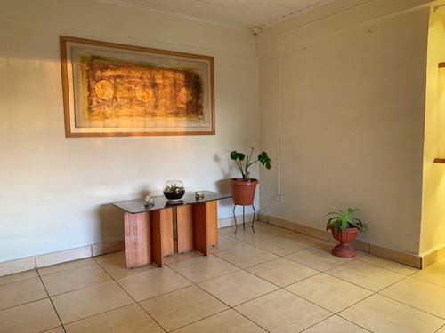 Espaciosa Casa En Venta De 4 Dormitorios