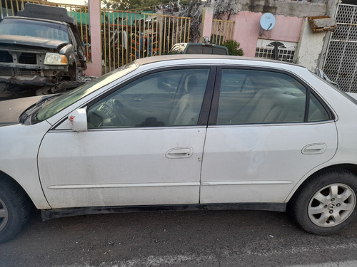 Vidrio Cristal Trasero Izquierdo Honda Accord 1998-2002 (Usado)
