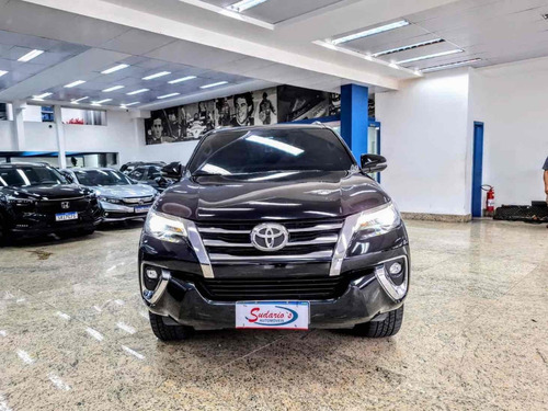 Toyota Hilux SW4 2.8 SRX 4X4 7 LUGARES 16V TURBO INTERCOOLER DIESEL 4P AUTOMÁTICO