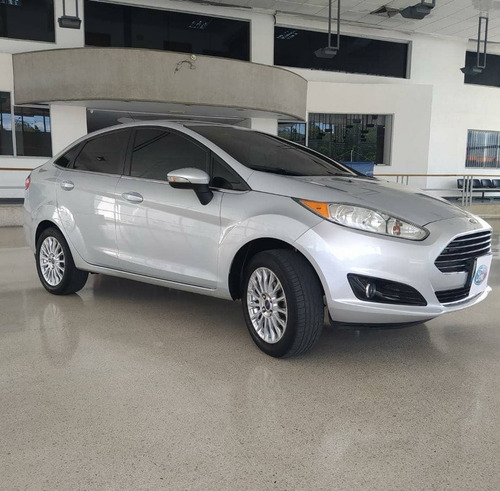 Imagen 3 de 11 de Ford Fiesta Titanium