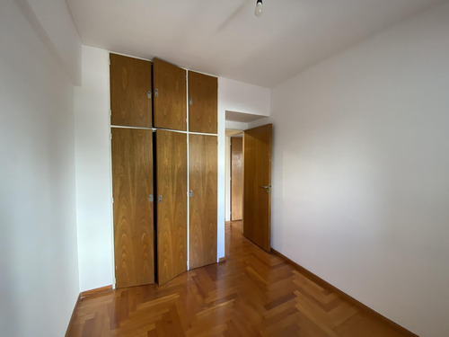 Venta Departamento De 3 Ambientes Con Dependencia Y Cochera En Recoleta, Barrio Norte