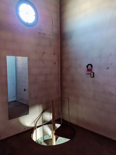 Casa En Venta - 3 Dormitorios 1 Baño - Cochera - 240mts2 - Lanús
