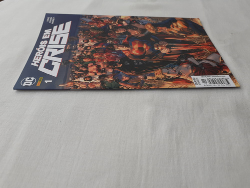 Heróis Em Crise - Parte 1 De 5 - Editora Panini - 2019 (Usado)