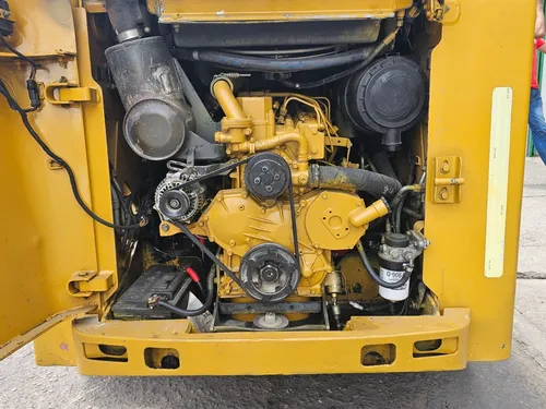 Minicargador Caterpillar 252b