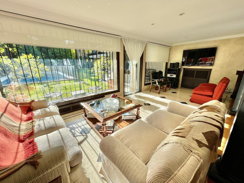 Imagen 10 de 30 de Importante Casa Ubicada En El Exclusivo Sector De Av. Libertador Al Rio, En Martinez.