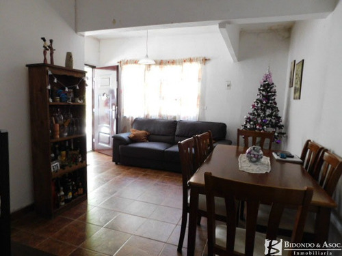 Casa 4 Dormitorios Con 2 Baños Y Barbacoa A Mts De Cno Ariel