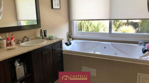 Casa De 5 Dormitorios En Venta Ayres De Pilar