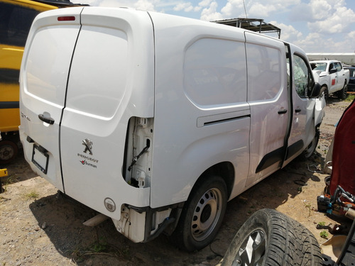 Imagen 2 de 10 de Peugeot Partner Por Partes