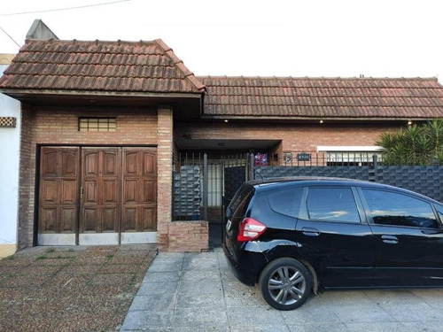 Vende Casa 4 Amb, Quincho, Pileta Y Garage En Villa Tesei