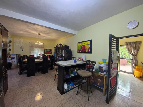 Casa En Venta En Col. Iztaccihuatl De Dos Niveles Con Jardín.