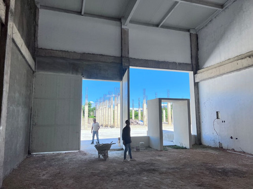 Nave Industrial En Venta En Punta Cana Bávaro, Ideal Para Cualquier Actividad Que Requiera Grandes Espacios