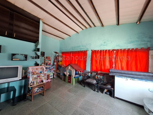 Amplia Casa Con Luz Trifásica Independiente En Cada Nivel En Venta En Barrios Lourdes Cerca De La Av Bermudez Y Cedro Db 24-23164